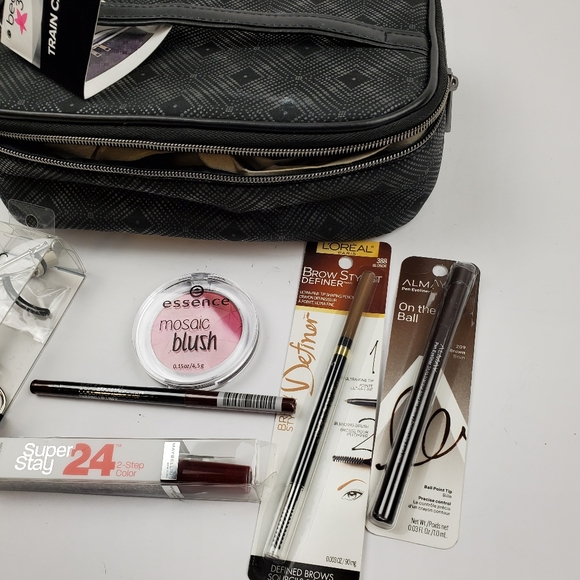 New 7 pc Makeup Bundle - Picture 3 of 3